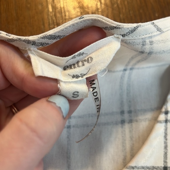 Entro White and Black Plaid Oversized Flowy Blousee - Picture 2 of 2